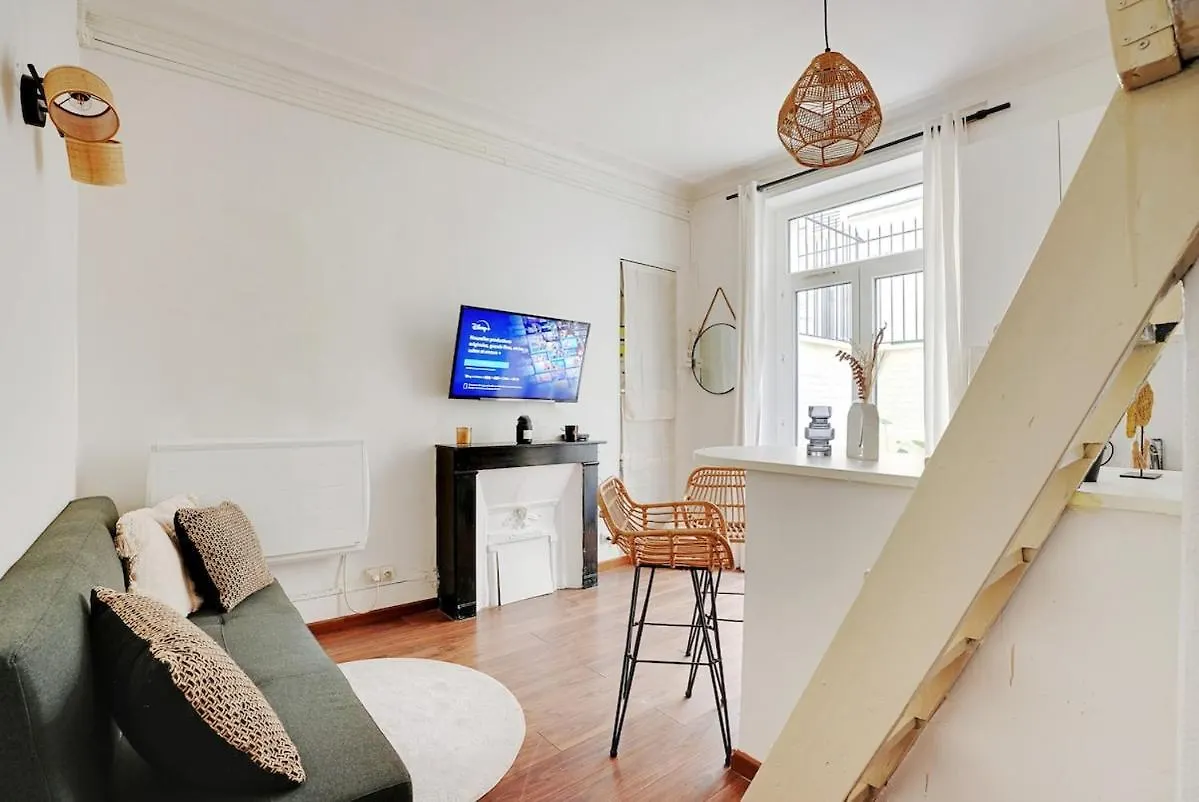 Charming Flat With Terrace In Batignolles - Paris Apartment