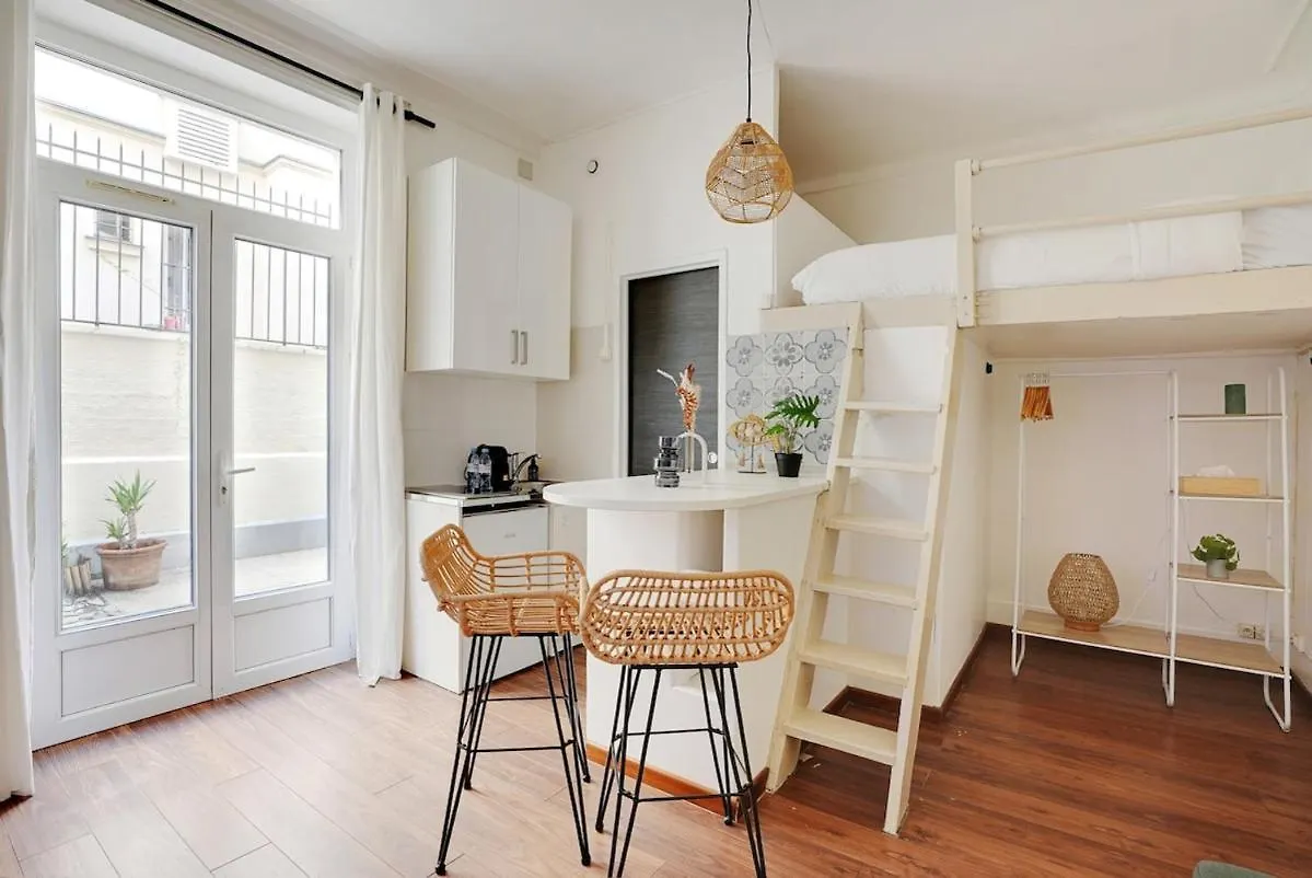 Charming Flat With Terrace In Batignolles - Paris contacts
